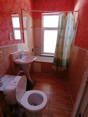 經濟雙人房 | 浴室 | 免費梳洗用品、風筒、提供毛巾