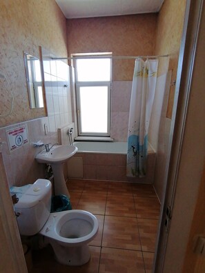 Family Quadruple Room | Bathroom | Free toiletries, hair dryer, towels - Hotel Shugla (Almaty)