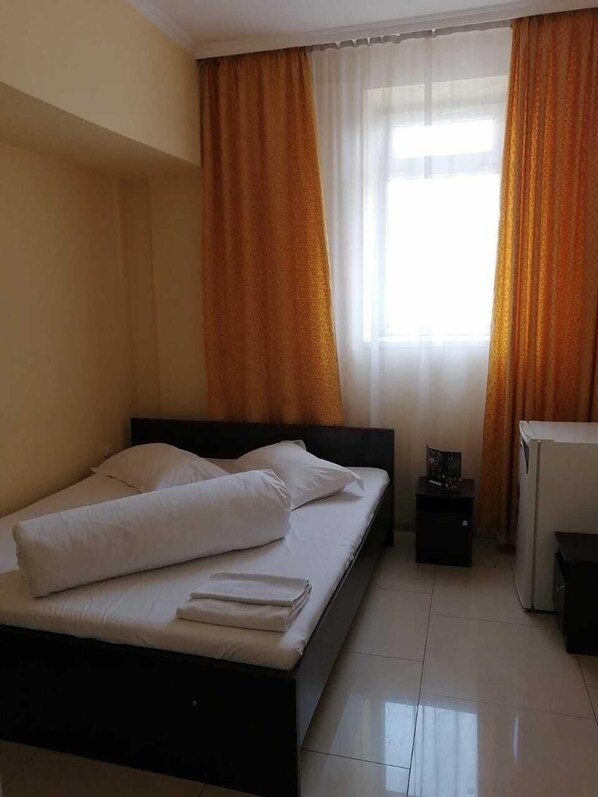 Economy Double Room | Iron/ironing board, cribs/infant beds, free WiFi, bed sheets