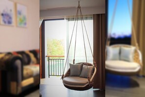 Classic Quadruple Room, 2 Queen Beds (E) | Premium bedding, desk, blackout drapes, rollaway beds - 88 Villa (Shoufeng)