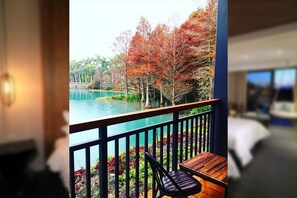 Premium bedding, desk, blackout drapes, rollaway beds - 88 Villa (Shoufeng)