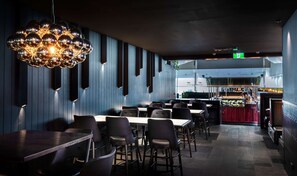 Breakfast, lunch and dinner served - Rydges Wellington Airport (Wellington)