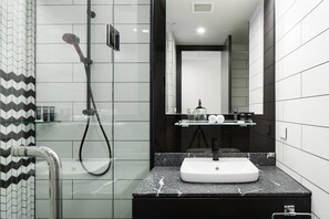 Standard King Room | Bathroom | Shower, rainfall showerhead, eco-friendly toiletries, hair dryer