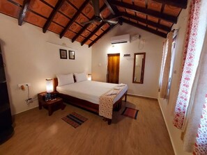 Classic Cottage, 1 Queen Bed, Non Smoking, Partial Sea View | Desk, free WiFi, bed sheets - OmBodhi Retreat (Kumta)