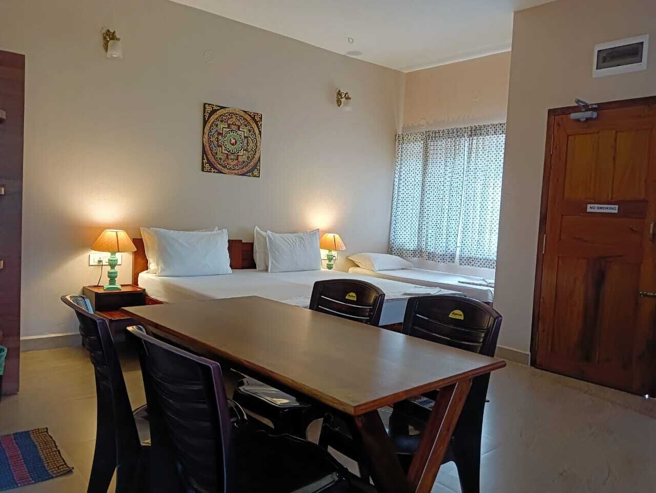 Family Studio, Multiple Beds, Corner | Desk, free WiFi, bed sheets