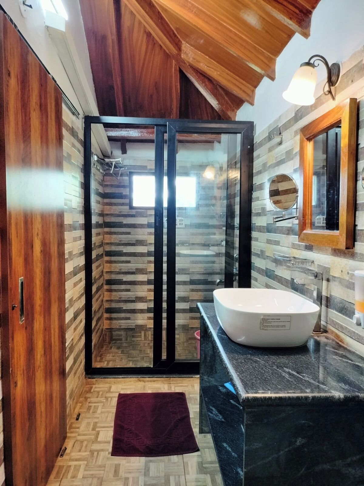 Superior Double Room, Beach View, Sea Facing | Bathroom | Shower, rainfall showerhead, free toiletries, towels