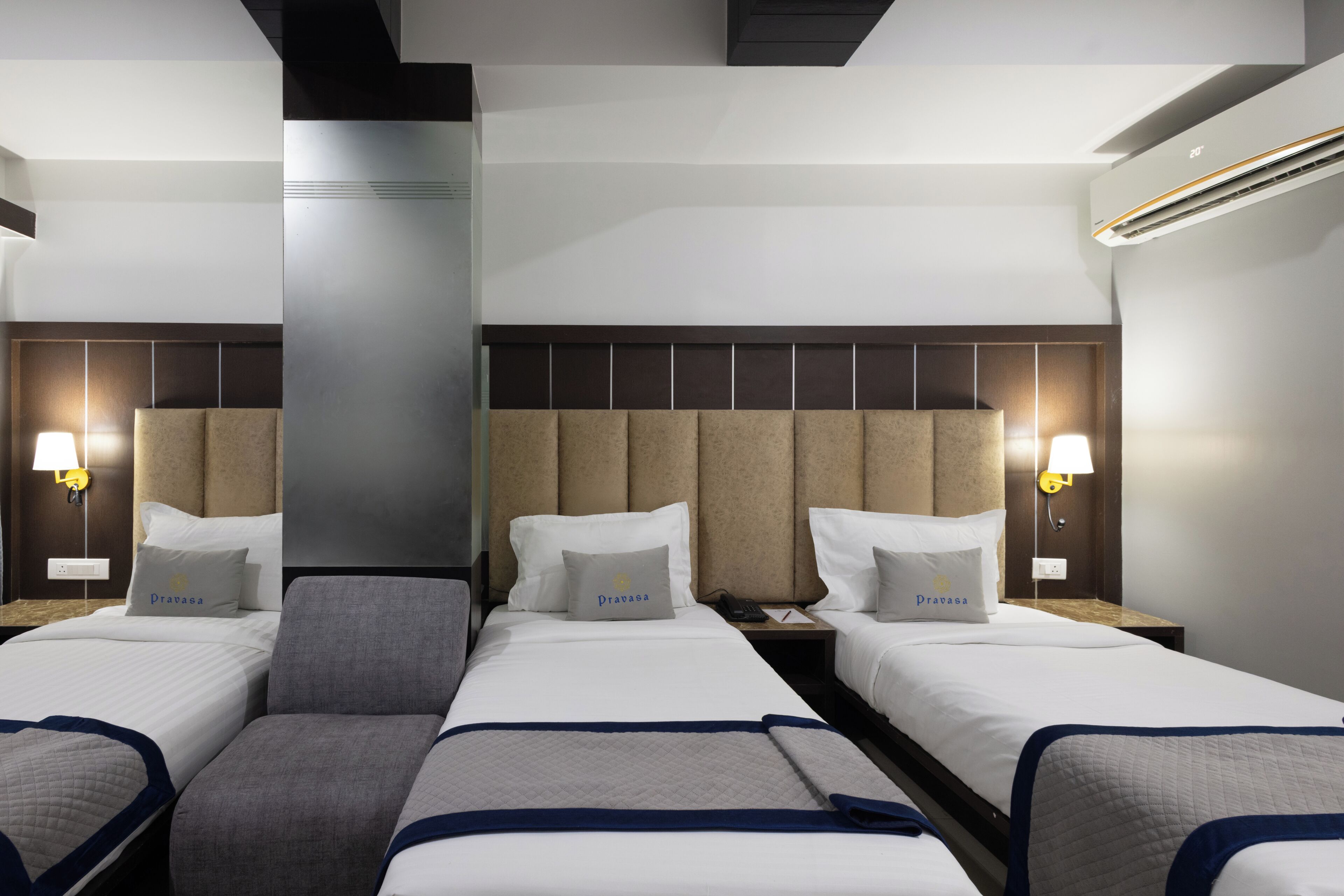 Family Room | In-room safe, desk, WiFi (free), bed sheets