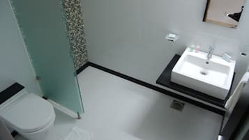 Business Double or Twin Room | Bathroom | Shower, towels