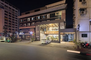 Front of property - Pravasa Hotel by Sapphire, Vadodara (Vadodara)