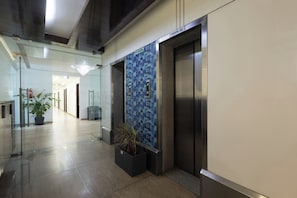 Lobby - Pravasa Hotel by Sapphire, Vadodara (Vadodara)
