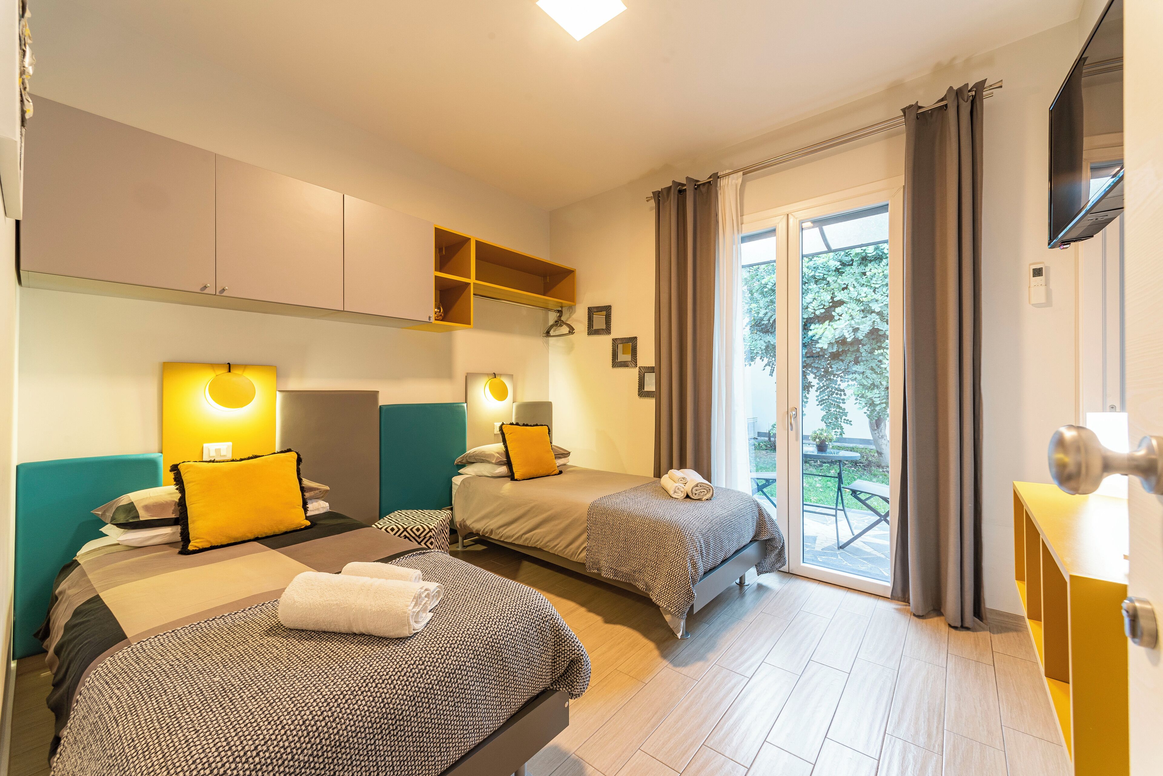 طراز فريد لكل وحدة ومكتب وواي فاي مجانًا وملاءات أسرّة