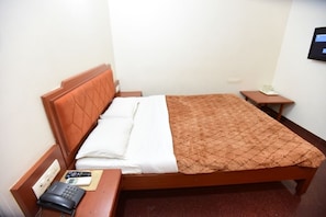 Basic Room | In-room safe, free WiFi, bed sheets, wheelchair access