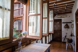 Appartement Premium, 3 chambres, non-fumeurs, cuisine | Salle de séjour | Télévision à écran plat