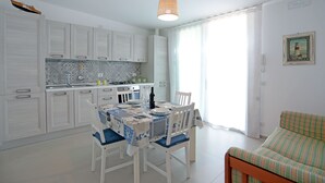 Family Villa, 2 Bedrooms | Private kitchen | Full-size fridge, oven, stovetop, cookware/dishes/utensils - Villa Marina Playa Grande (Scicli)