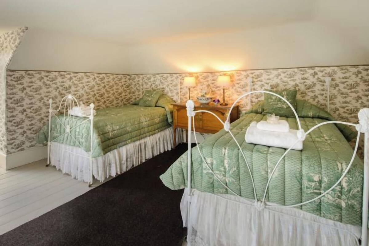 Attic Twin Room