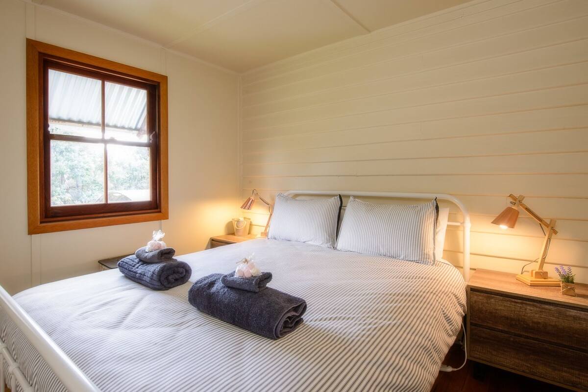 10 habitaciones, tabla de planchar con plancha y wifi gratis 