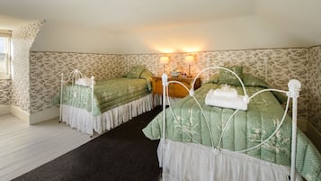 Heritage Attic Twin | 10 bedrooms, individually decorated, individually furnished