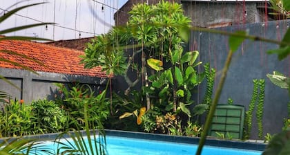 Front One Inn Kediri