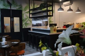 Restaurant - Front One Inn Kediri (Ngasem)