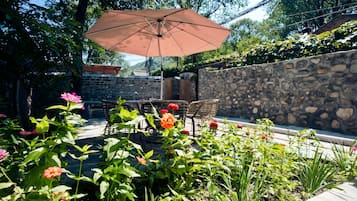 Signature Cottage | 4 bedrooms, premium bedding, down duvets, memory-foam beds