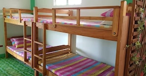 1 Schlafzimmer, hochwertige Bettwaren, Bügeleisen/Bügelbrett