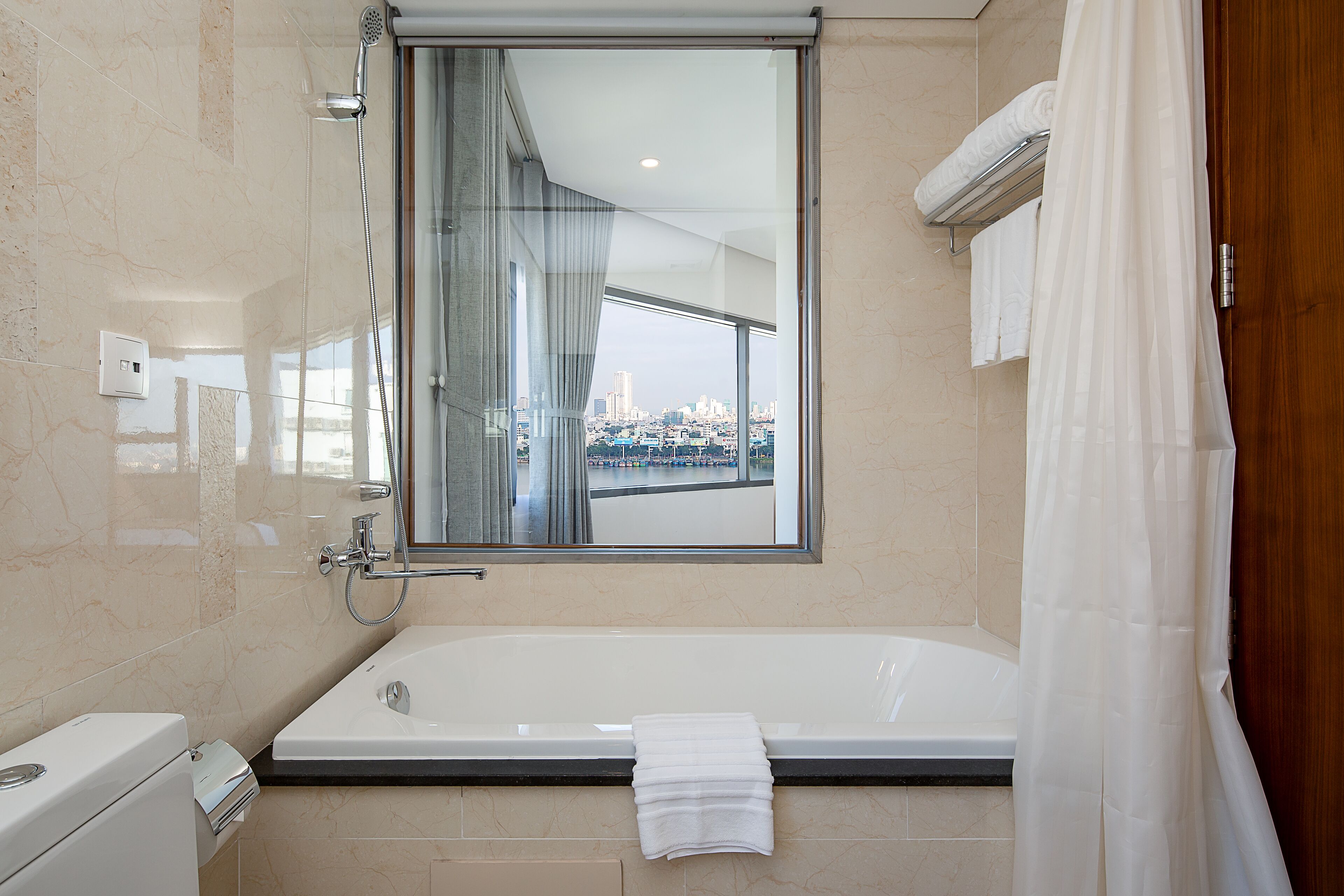 deep-soaking bathtub