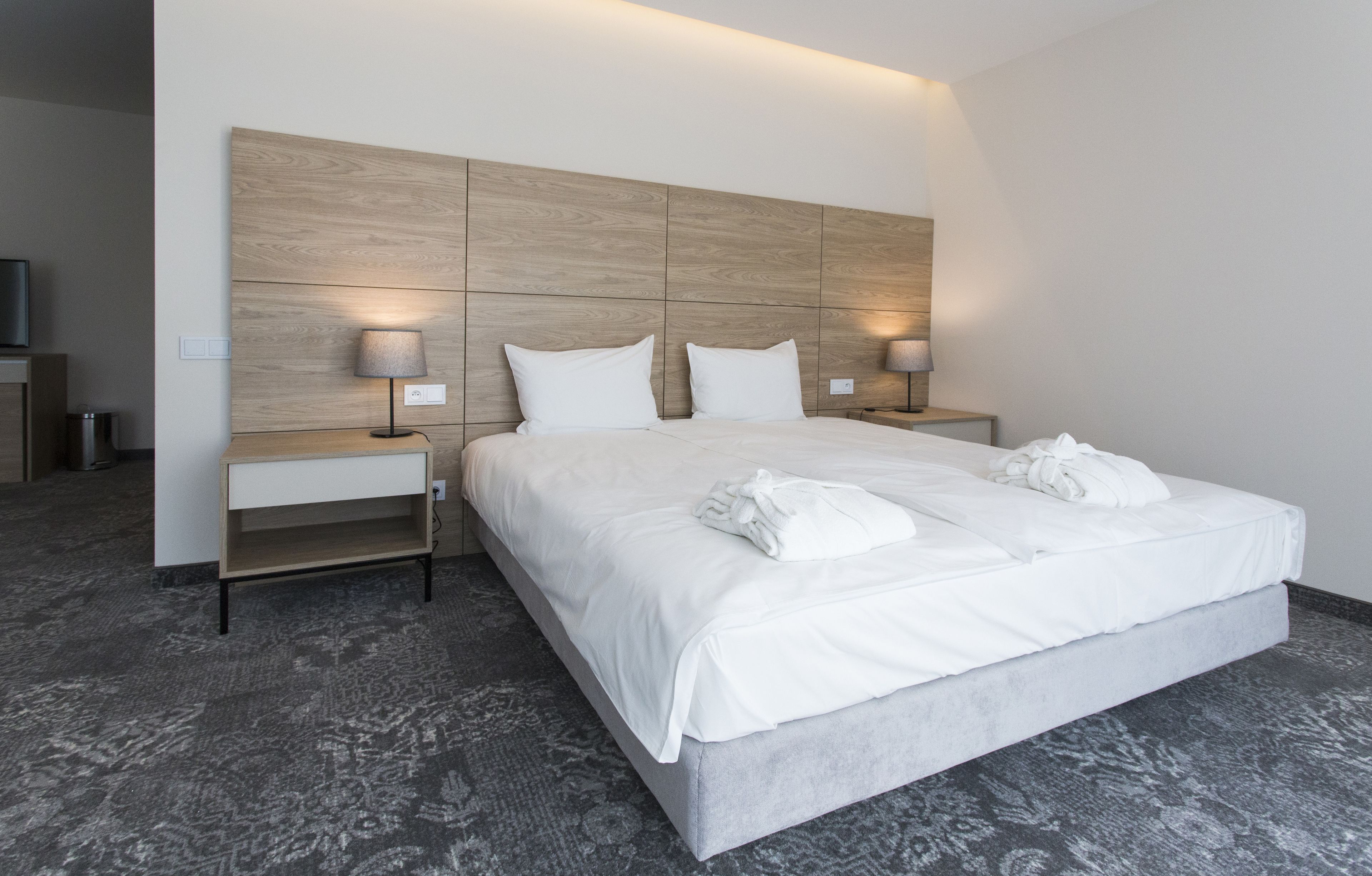 family room | 1 bedroom, in-room safe, desk, soundproofing