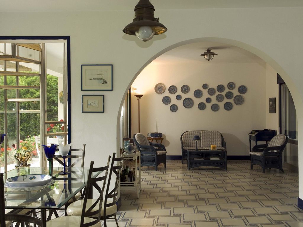 Villa, 5 camere da letto, piscina privata | Area soggiorno | TV 18 pollici con canali satellitari, lettore DVD