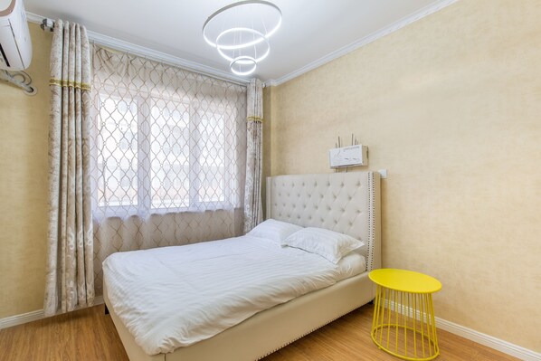 Blackout drapes, soundproofing, iron/ironing board, free WiFi