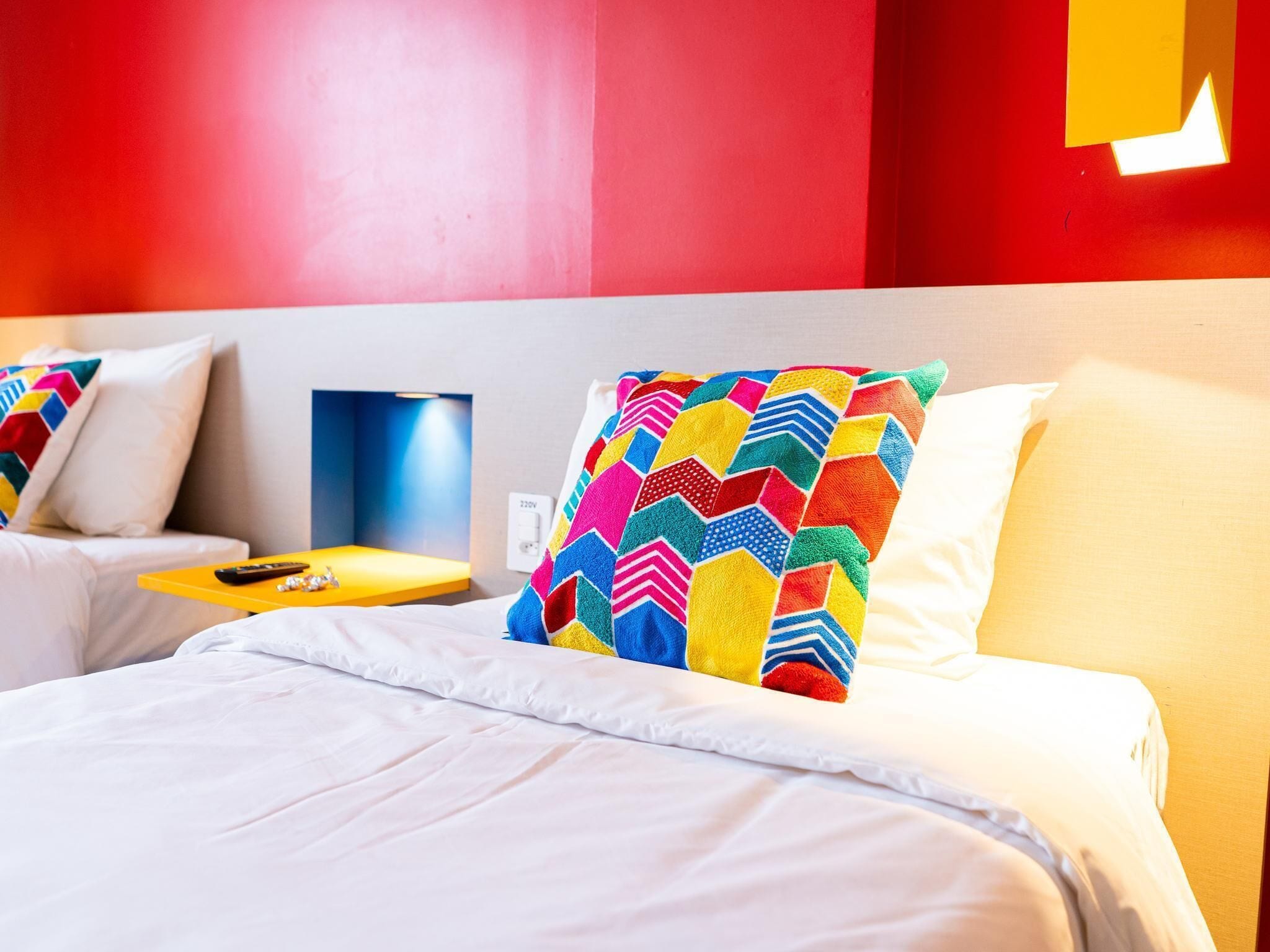 Apartamento estándar, 2 camas individuales | Minibar, decoración individual, mobiliario individual y escritorio