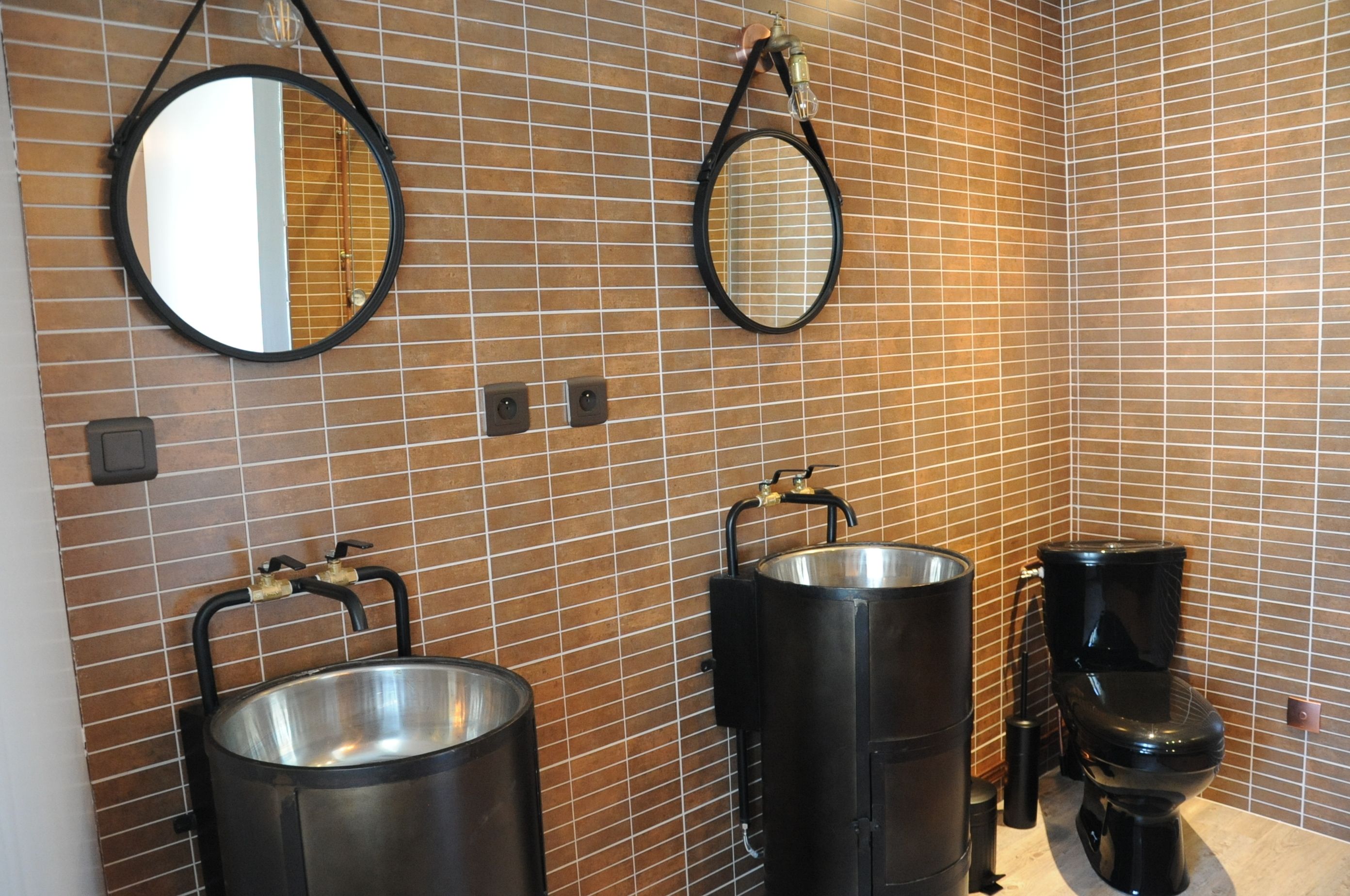 Chambre Double (La Distillerie) | Douche de la salle de bain