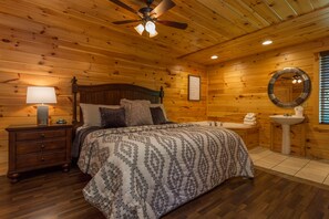 2 slaapkamers, een strijkplank/strijkijzer, internet, beddengoed