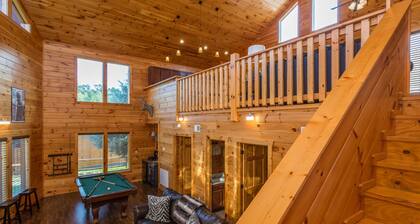 The Game Changer! Next to Dollywood/Hot-Tub/Pool/LUXURY