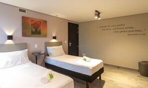 Room, 1 Double Bed, Accessible | Hypo-allergenic bedding, minibar, in-room safe, blackout drapes