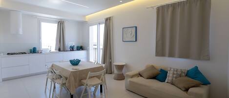 Apartment, Multiple Beds, Non Smoking | In-room dining