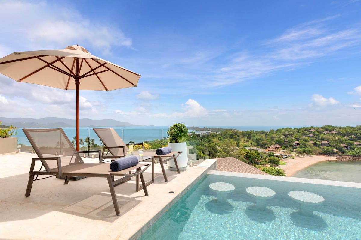 Luxury 4 Bedroom Villa with Ocean View and Private Infinity Pool BB11