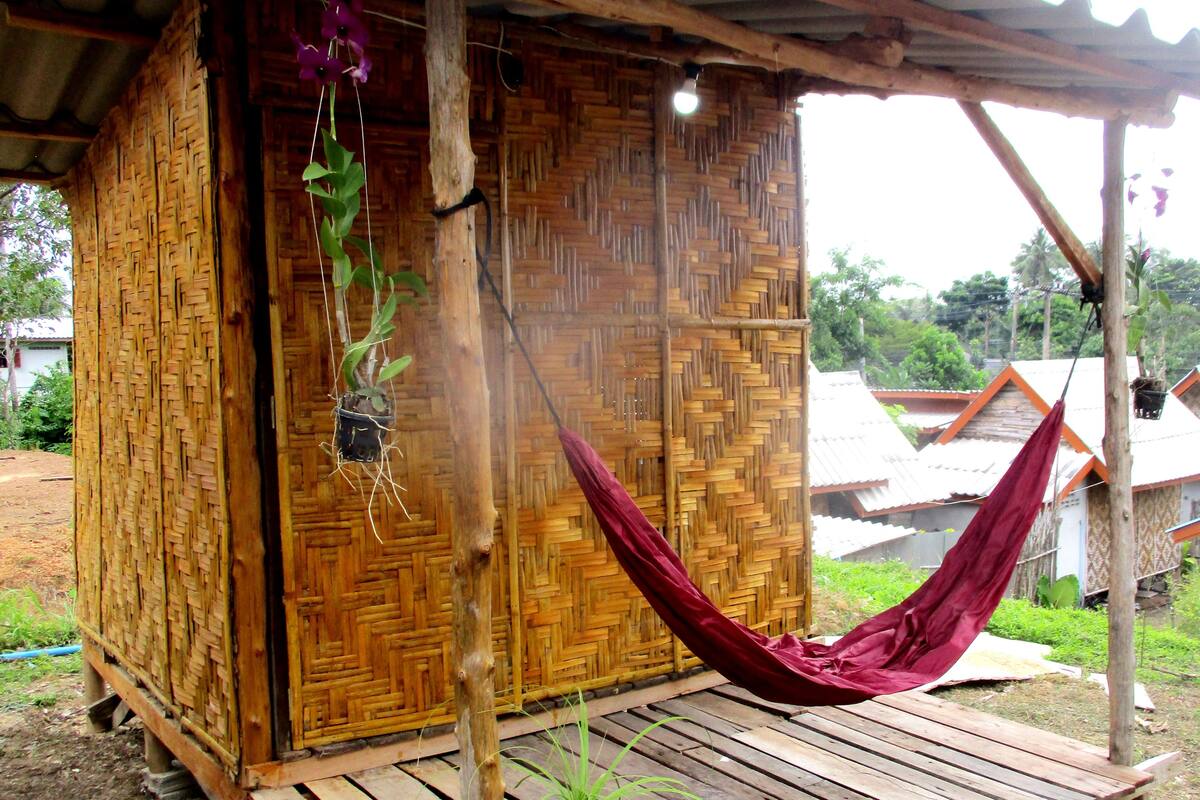 Cottage, 1 Queen Bed, Non Smoking | WiFi (free), bed sheets