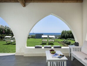 Villa, 5 Bedrooms | Terrace/patio