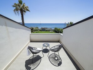 Villa, 5 Bedrooms | Terrace/patio