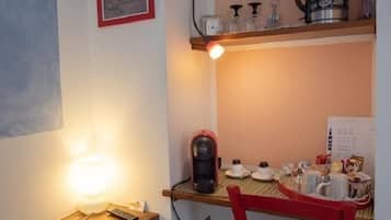 Habitación doble, vista al jardín | Servicios de la habitación