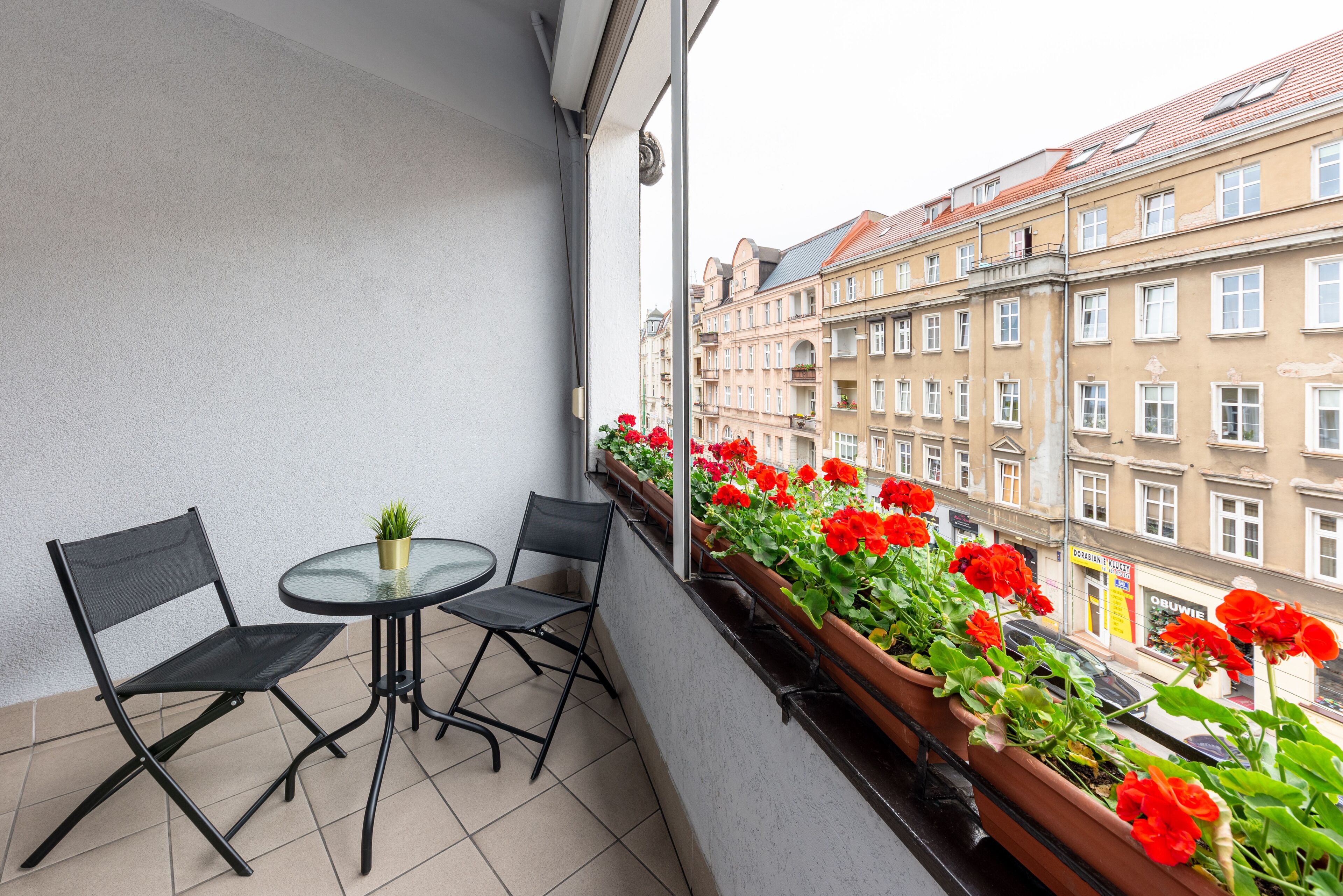 Budget Plus (201,203) | Balcony