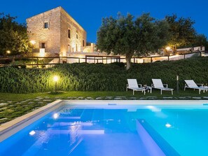 Piscine extérieure (ouverte en saison)