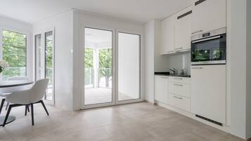 Superior Apartment | Dapur peribadi | Peti sejuk, ketuhar, dapur, pembancuh kopi/teh