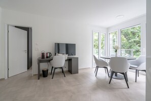 Superior Apartment | In-room dining - Airport Apartments Basel (Basel)