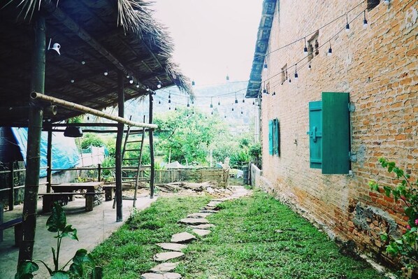Garden view - Green Door Ban Gioc - Hostel (Trung Khanh)