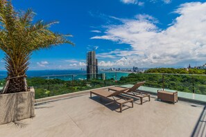 Sundeck - The Point Pratumnak by PSR ASIA (Pattaya)