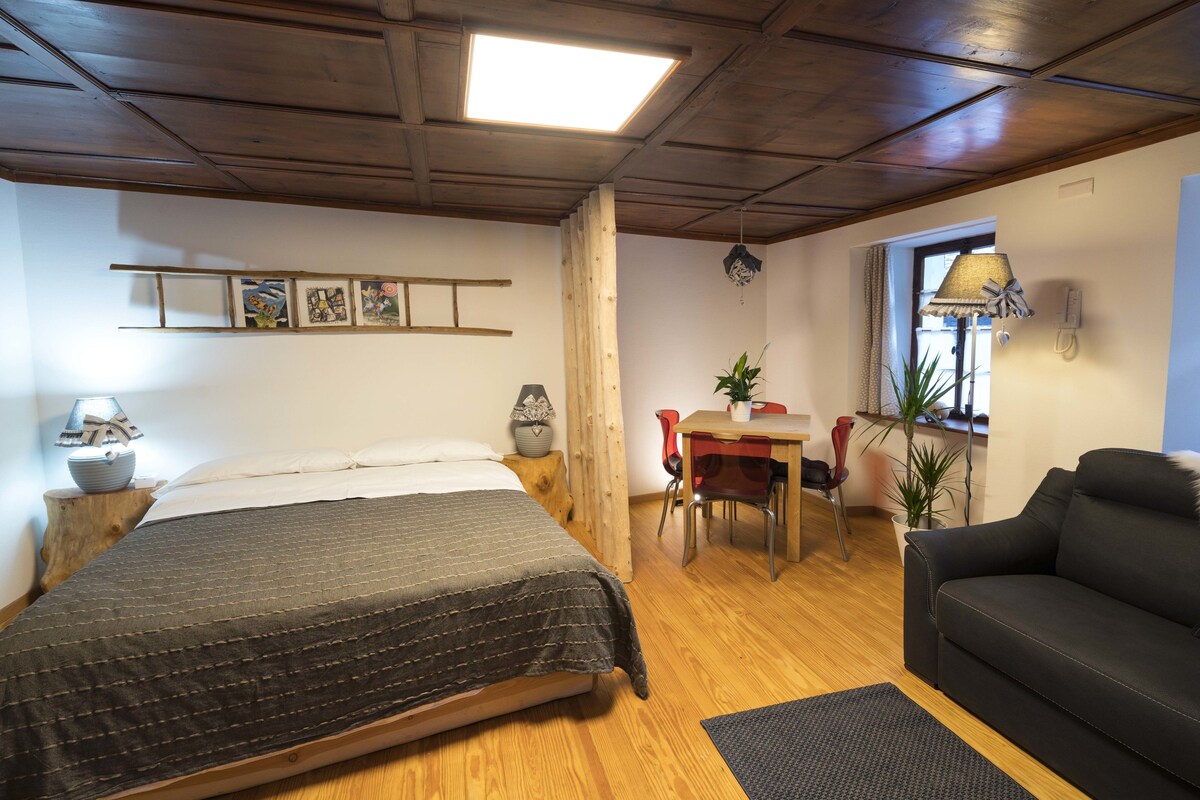 Bureau, lits bébé (gratuits), Wi-Fi gratuit, draps fournis