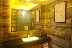 Phòng Suite Executive | Chậu rửa trong phòng tắm