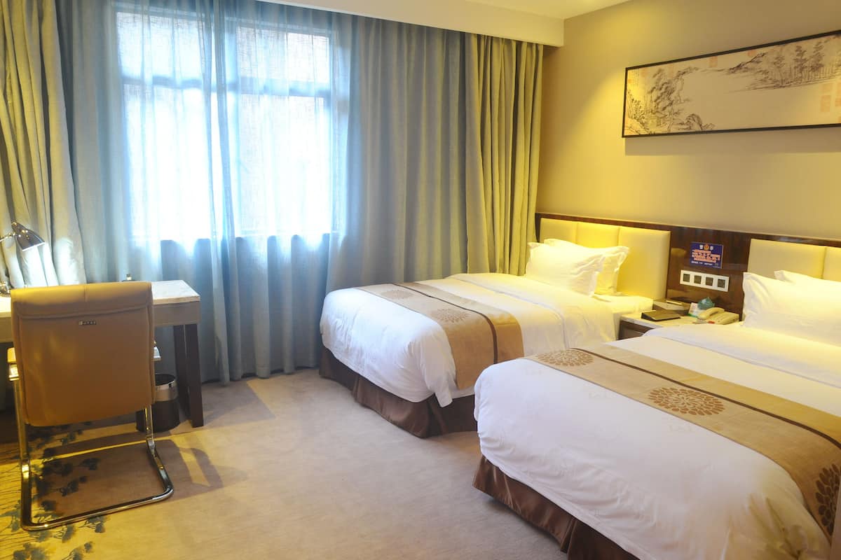 Blackout curtains, free WiFi