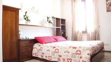 Apartamento, 1 quarto | 1 quarto, escrivaninha, espaço de trabalho para notebook